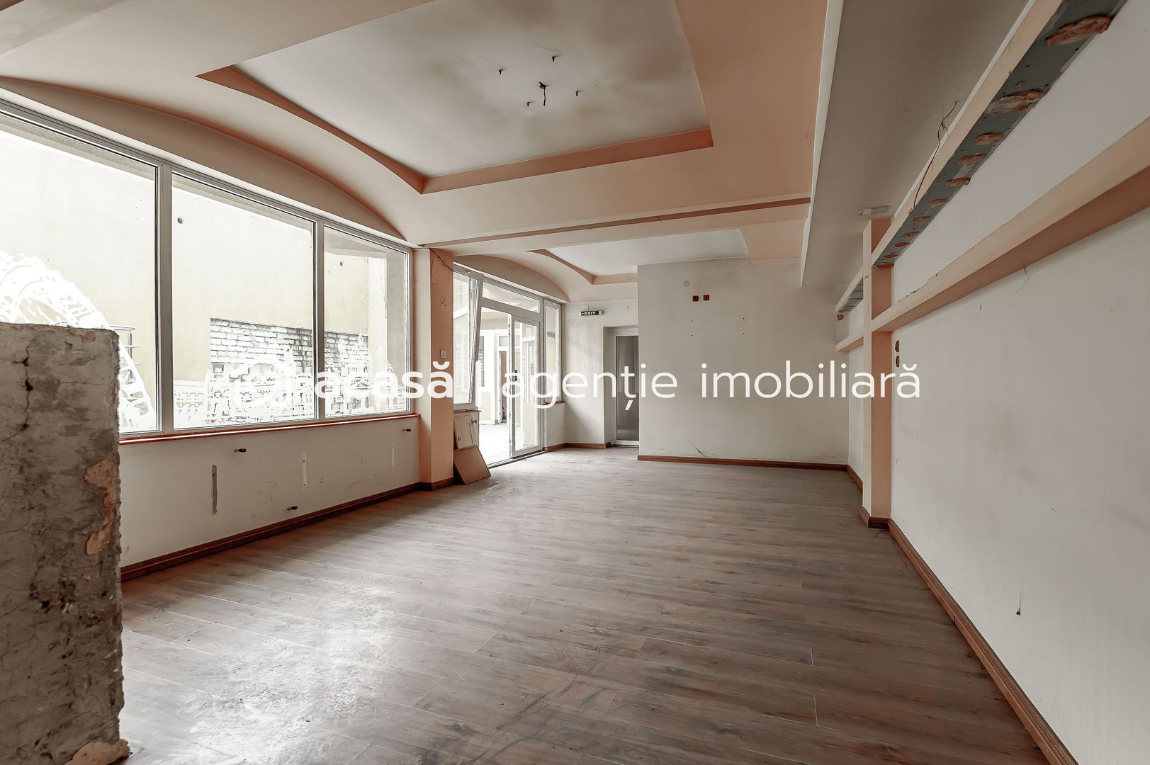 Spațiu generos în centrul Aradului. Ideal pentru birouri sau cabinete - Poză 8