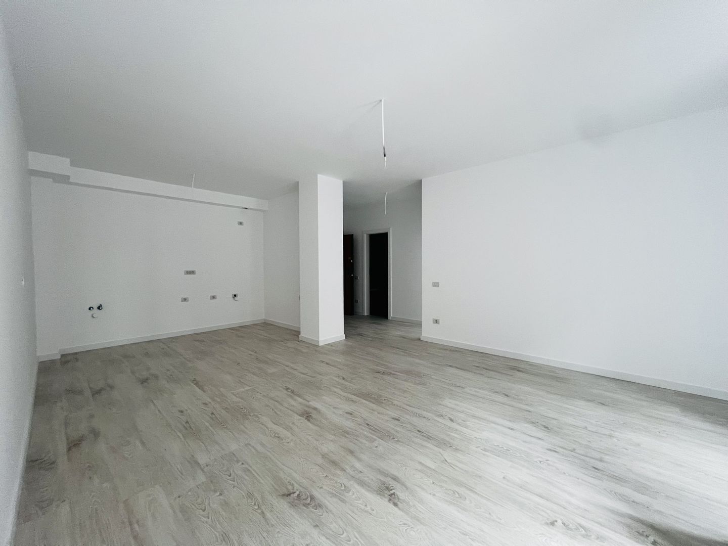 Apartament cu 2 camere si curte   -  Parter   -Zona Torontalului - Poză 1