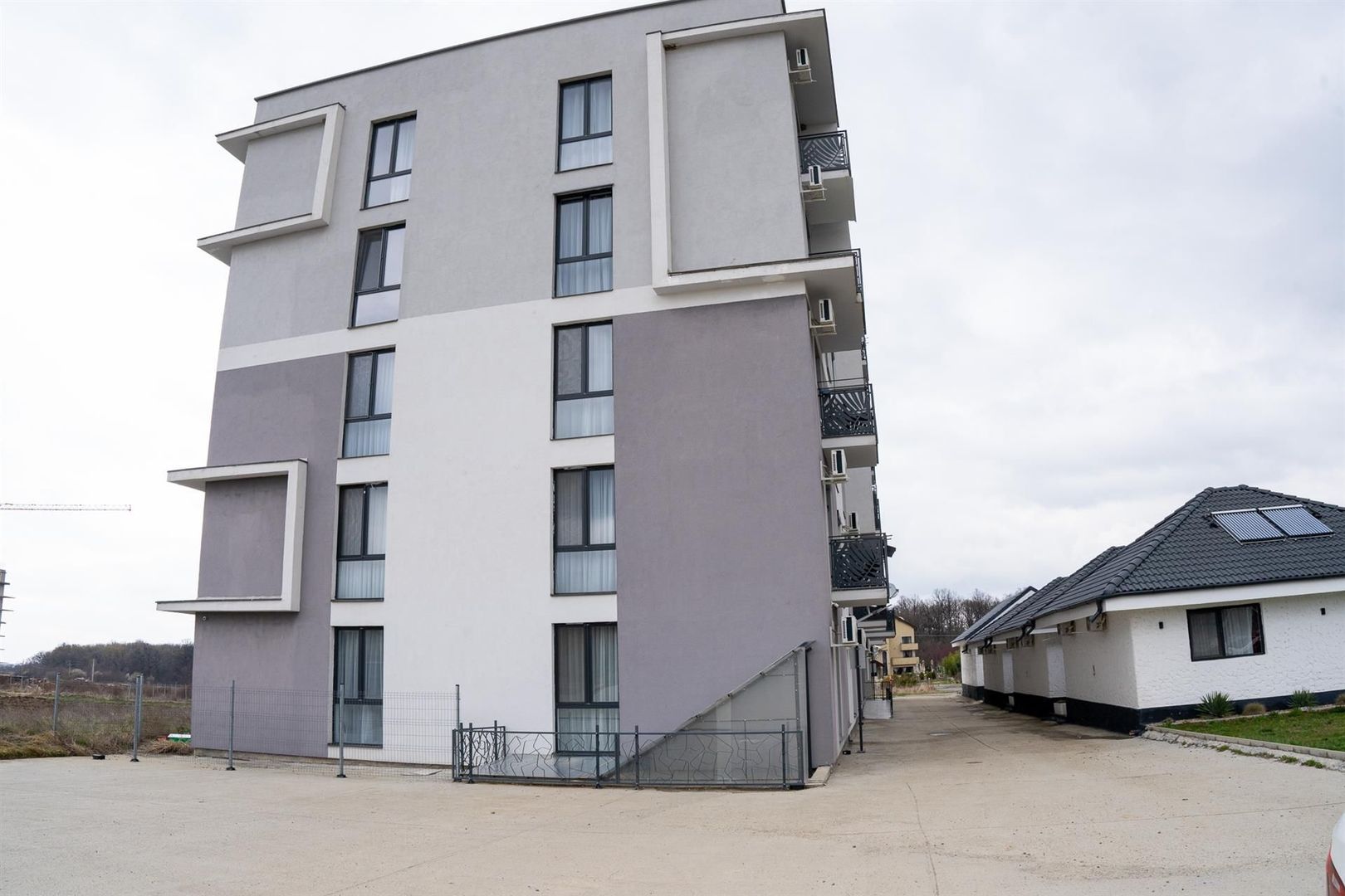 Studio Felix cu piscina mobilat - Poză 9