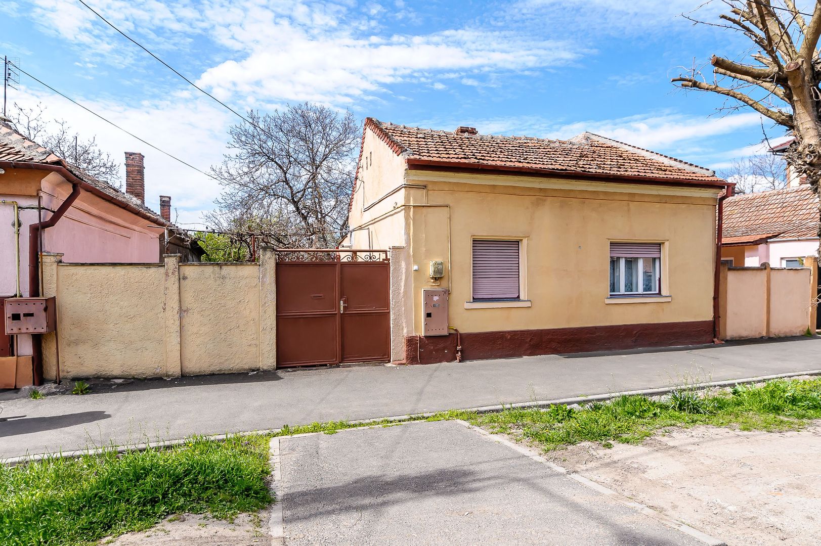 Ocazie Casa veche cu teren generos de 1095 mp in Parneava - Poză 1