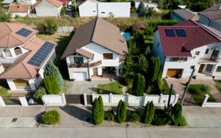 Vilă cu 5 camere de vânzare în zona Aradul Nou - Poză 1