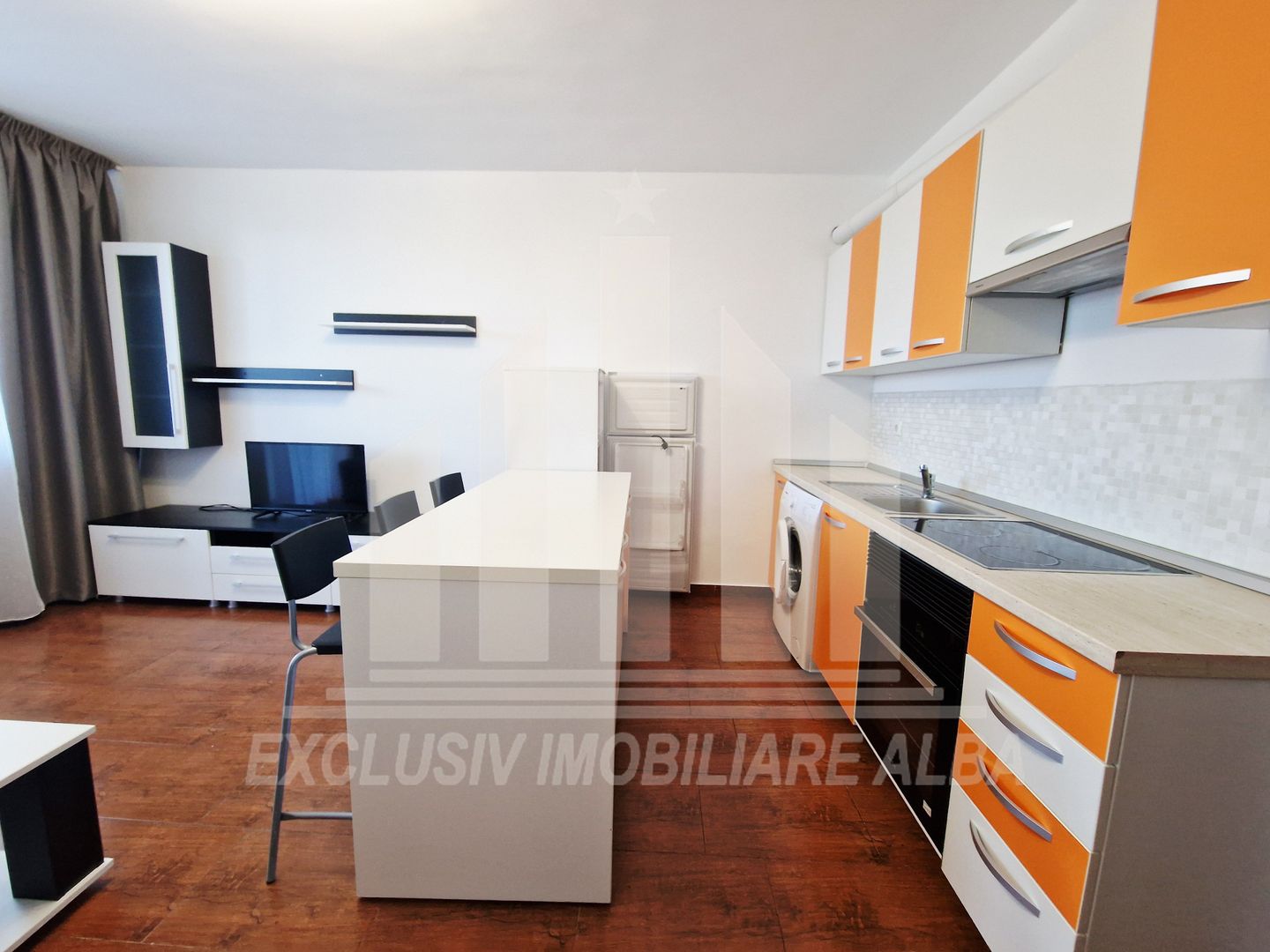 Apartament cu 3 camere decomandate, Cetate - Poză 1