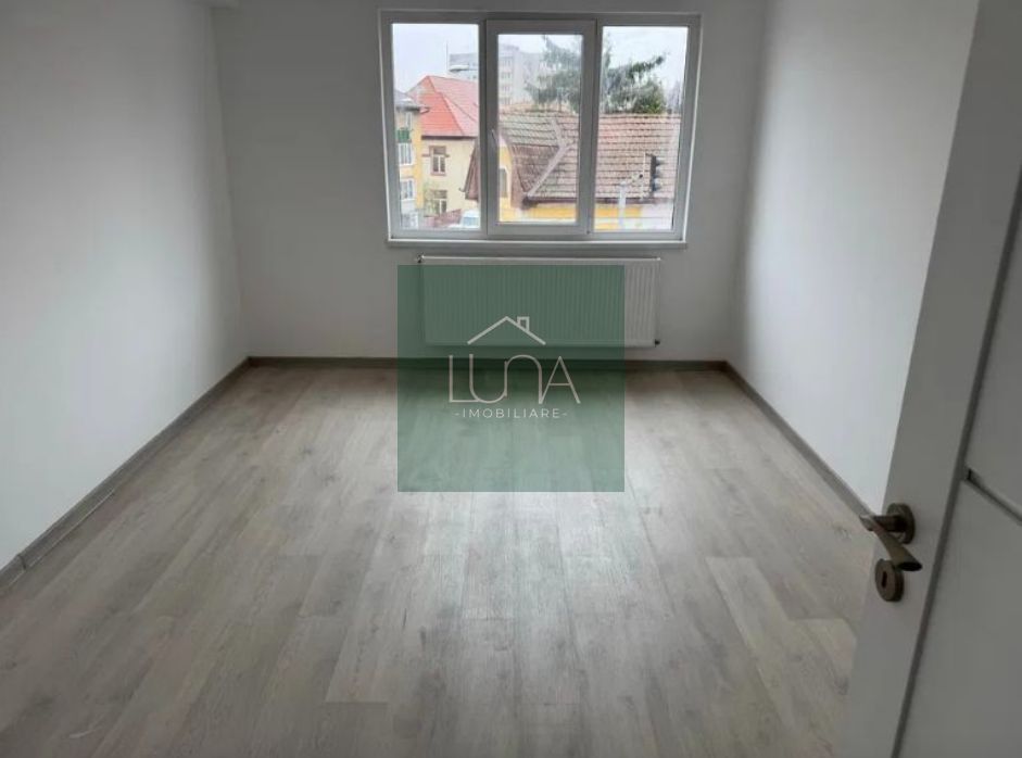 Apartament 2 camere, complet renovat – zonă centrală - Poză 1
