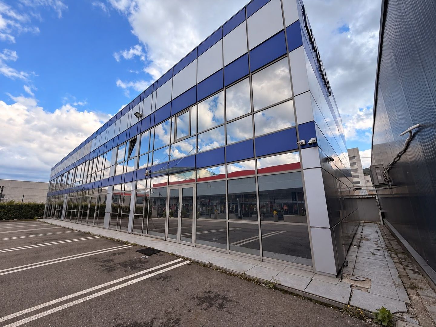 Spatiu comercial / birouri  - 230 mp |  Parcare privata - Poză 1