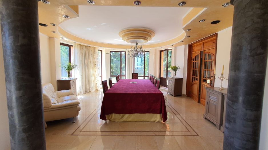 Vila unicata | Teren de 3000 m2 | Piscina si vegetatie matura - Poză 11