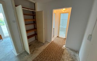 Decomandat. Model spatios. Disponibil imediat. Etaj intermediar. - Poză 11