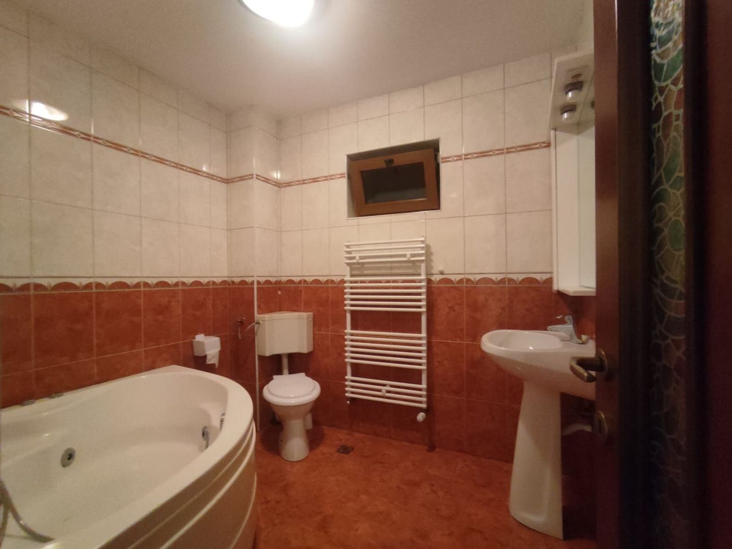 Vilă de închiriat ideală pentru reședință privată sau spațiu de business - Poză 16