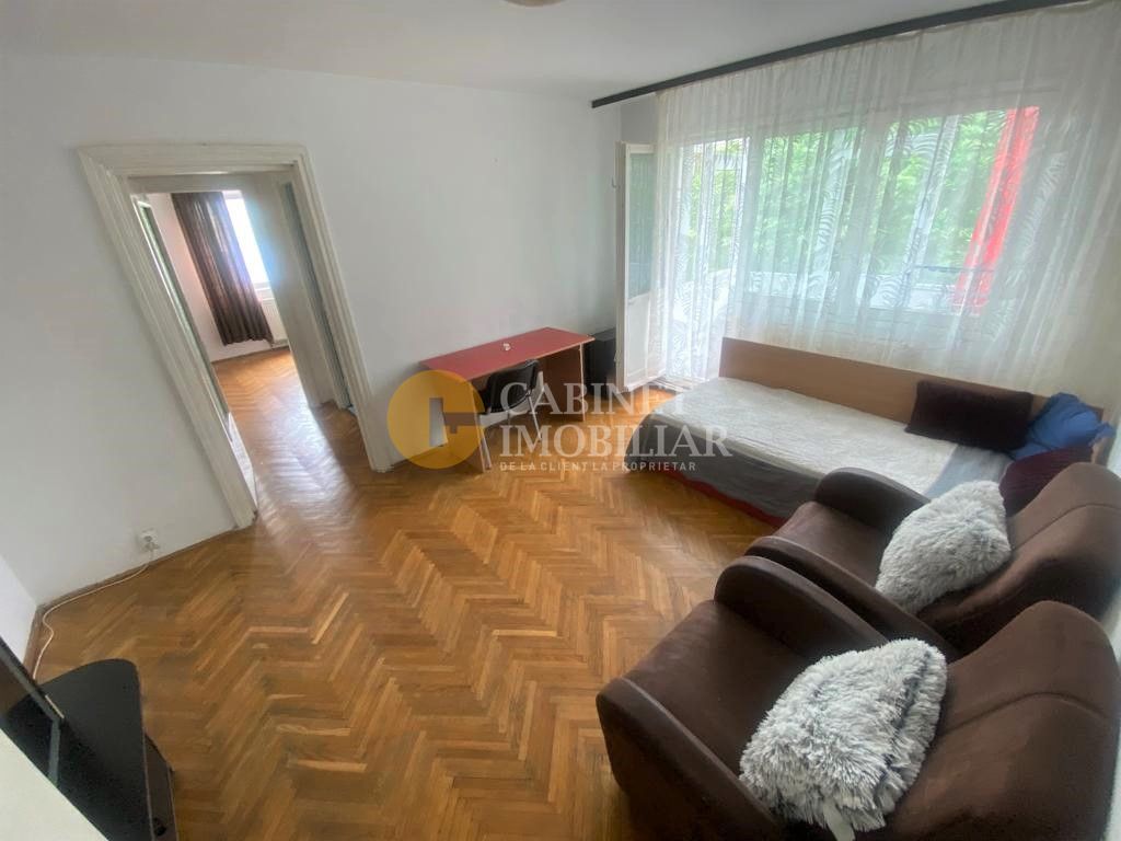 Etaj 3 apartament cu 3 camere zona Pod Ros - Poză 1