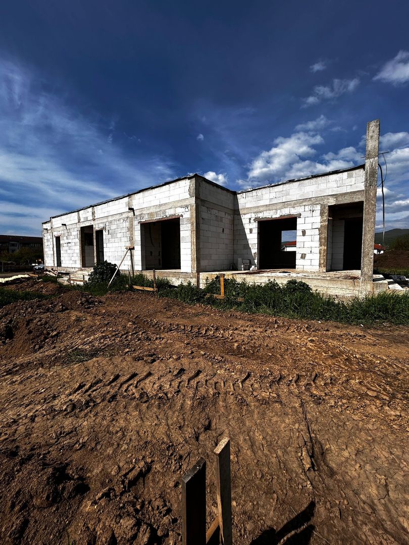 Casa la rosu de vanzare in Alba Iulia - Poză 3