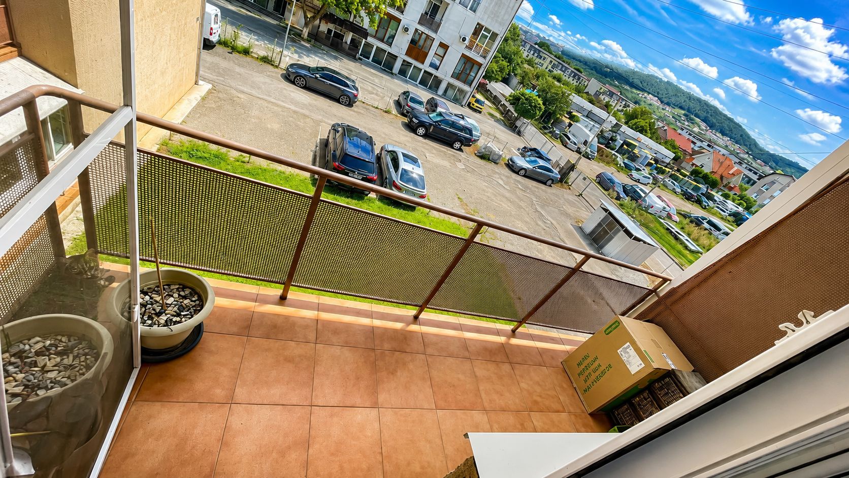 Apartament Modern De Vanzare | 2 Dormitoare | Parcare | Balcon x 2 | Etaj 2/3 - Poză 12