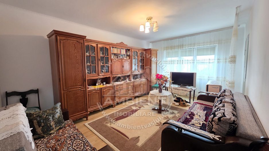 Apartament cu 3 camere, etaj 4, VASLUI - zona CARTIER; - Poză 2