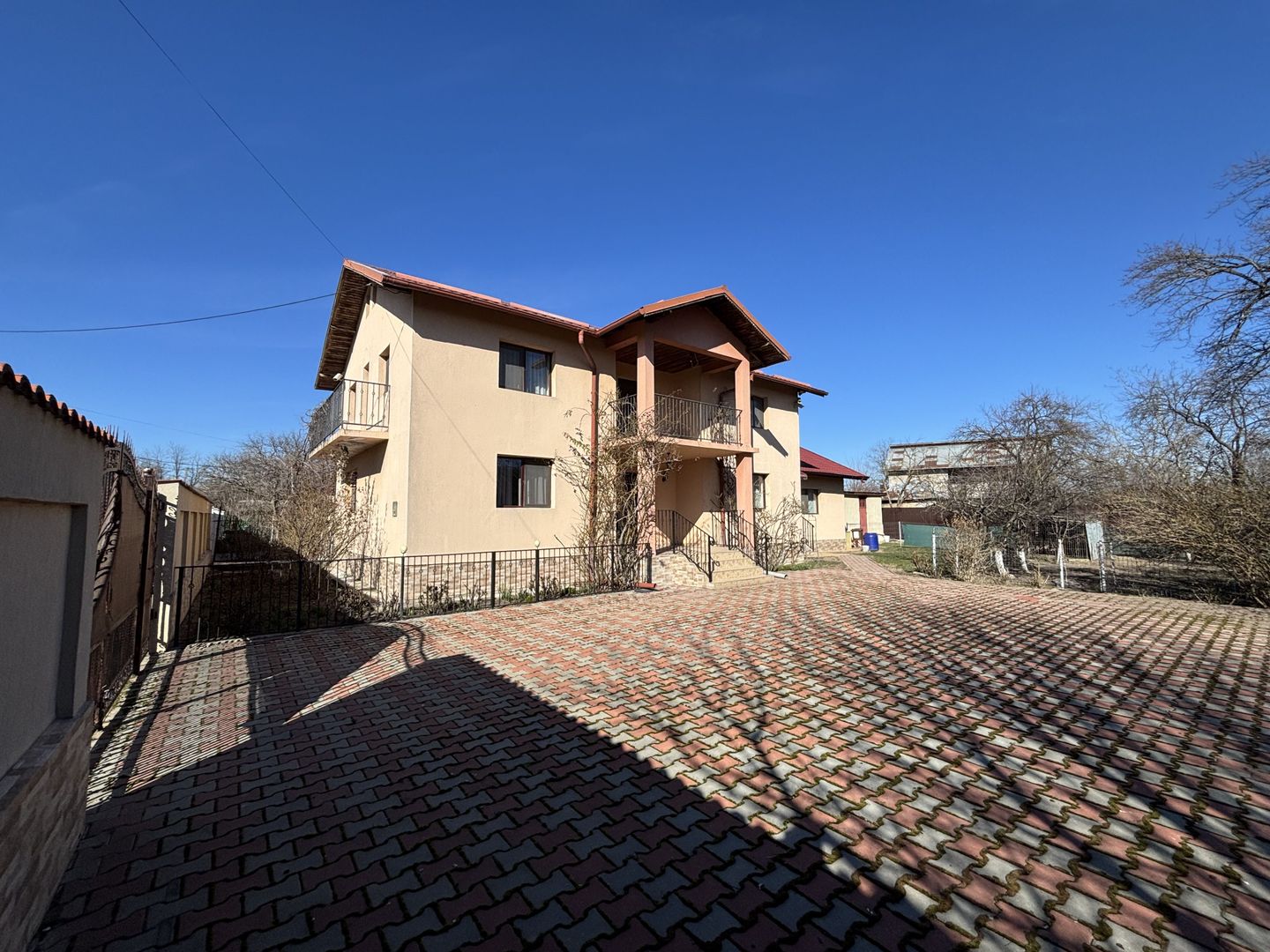 VILĂ MODERNĂ P+1 169 MP UTILI, CURTE GENEROASĂ 768 MP, IN APROPIERE DE BUCURESTI - Poză 3