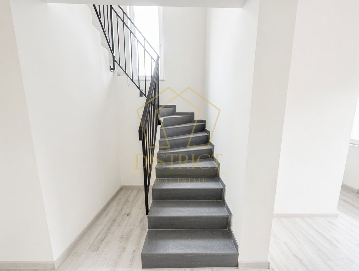 Duplex despartit prin camera tehnica, 5 camere, asfalt | Giarmata Vii - Poză 2