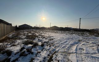 Teren intravilan cu toate utilitățile și front 20 m – Moșnița Veche - Poză 4