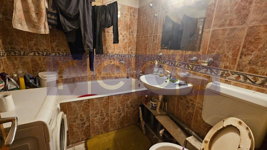 DE VANZARE 3 CAMERE DECOMANDAT | 2 BAI | BLOC REABILITAT | GHENCEA - Poză 5
