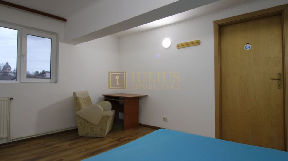 Mehala; 2 camere, 2 bai, centrala proprie, la parter. - Poză 2