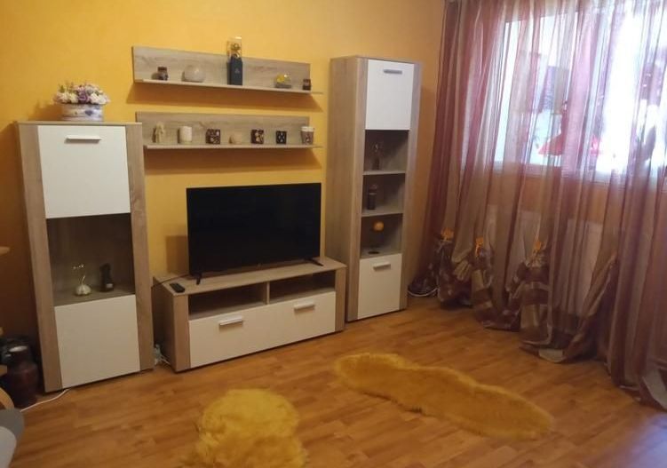 De inchiriat apartament 2 camere Micro 20 , 300 euro - Poză 1
