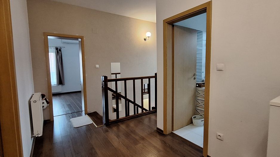 Casa individuala frumoasa si spatioasa in Giroc - Poză 23