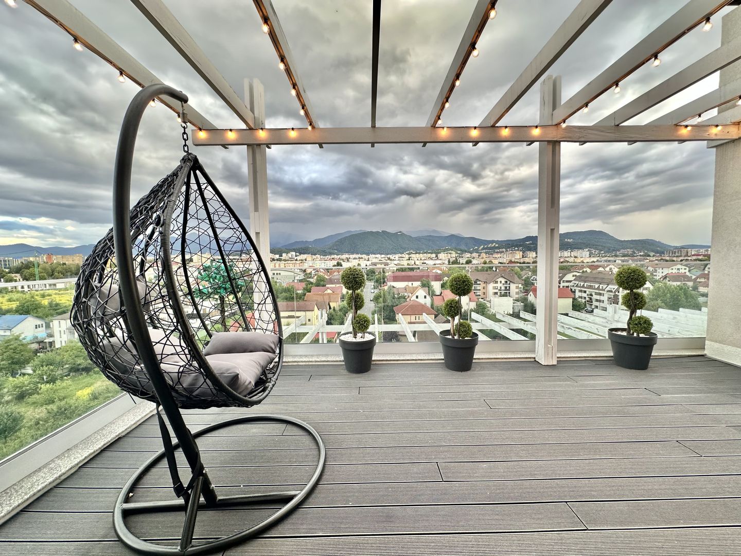 Penthouse modern de inchiririere cu 3 camere, terasă 80 mp zona Coresi - Poză 17