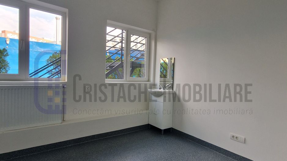 Spatiu comercial renovat si amenajat pentru a fi folosit ca o clinica medicala - Poză 3