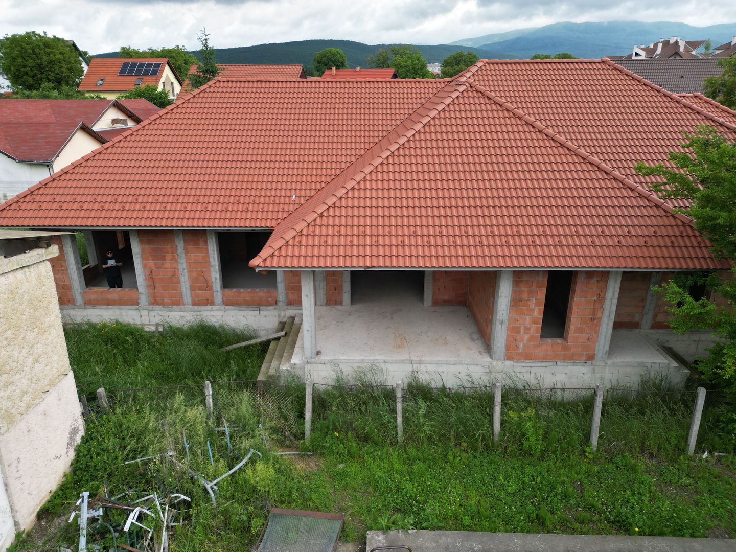 Casă de vânzare 260 mp utili + 1052 mp teren in centrul orasului Covasna - Poză 2