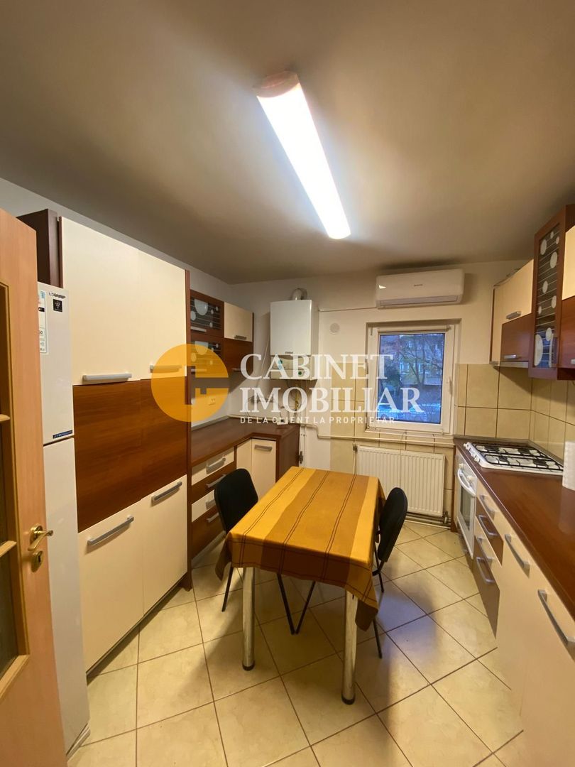 GARĂ - 3 CAMERE DECOMANDAT - ETAJ 1 - Bloc Tip Vilă - Poză 2