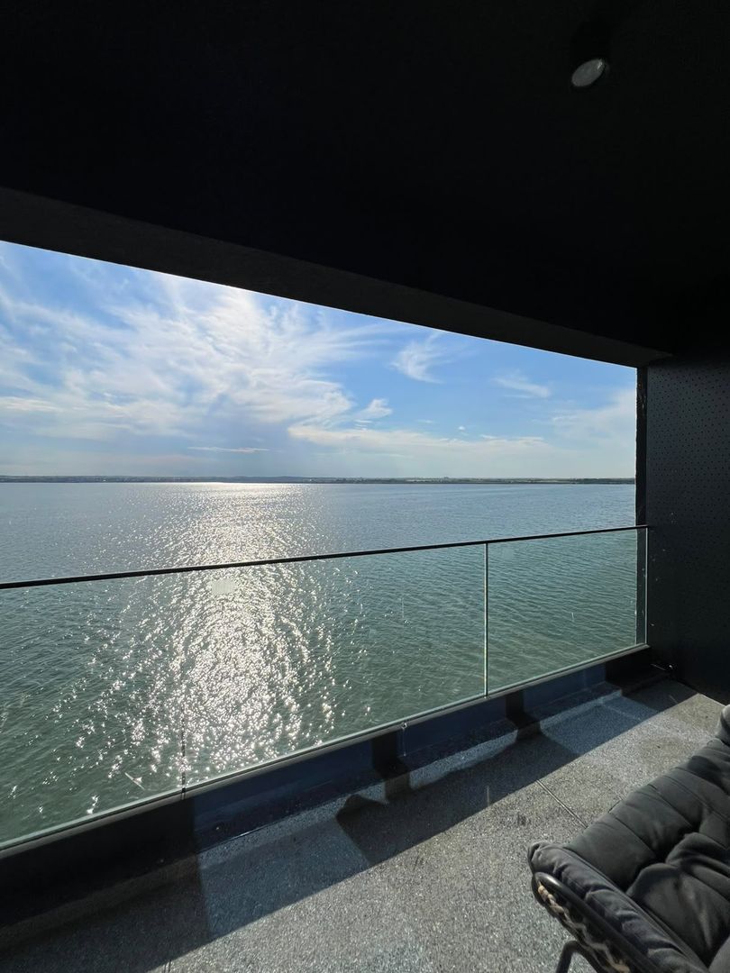 Apartament 2 camere Mamaia | Vedere frontală la lac | mobilat modern - Poză 3