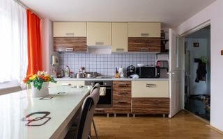 DE VANZARE CASA CU 4 CAMERE BUNA ZIUA - Poză 2