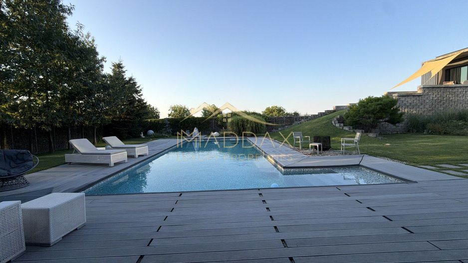 Vila Exclusivista *2223mp teren* / Piscina proprie / 5 garaje / Otopeni - Poză 41