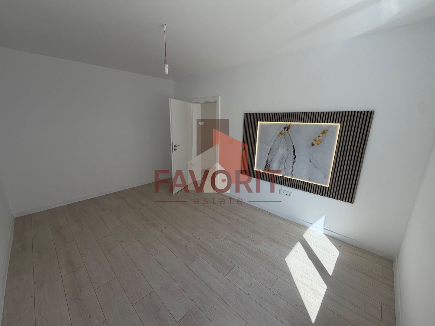 Bloc Nou. Disponibil imediat. Bucatarie inchisa. Parcare in CF. - Poză 3