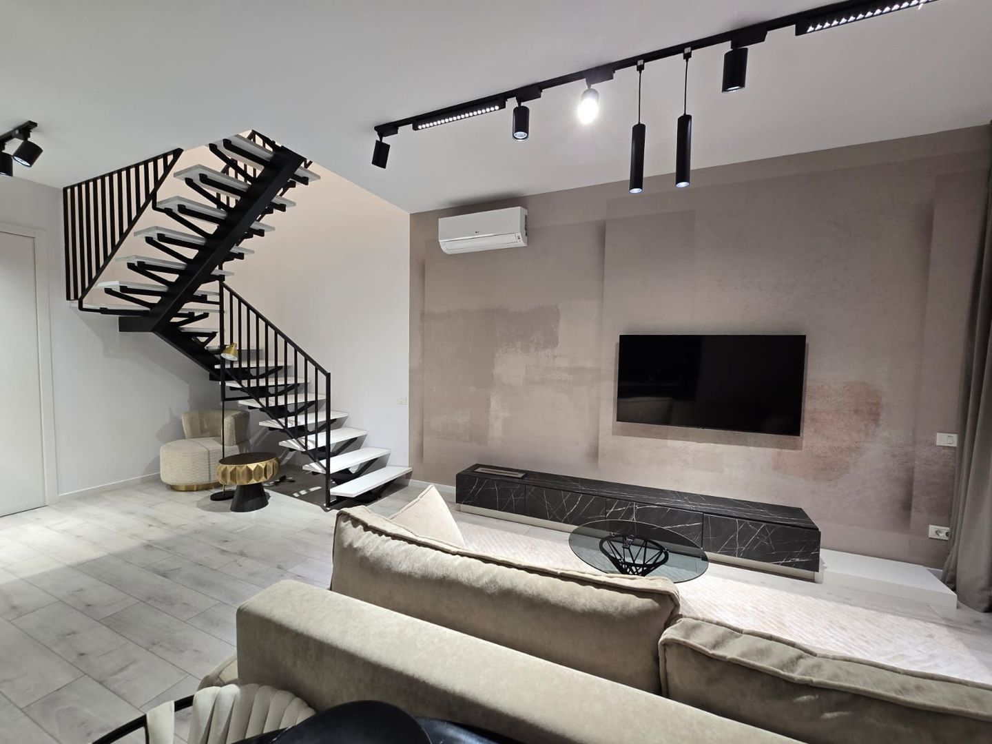 Apartament elegant 3 camere Win Herastrau - Poză 2