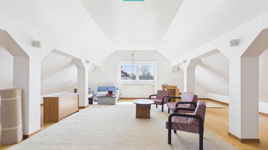 Casă cu 8 camere pentru investiții în Maciova CS - Poză 14