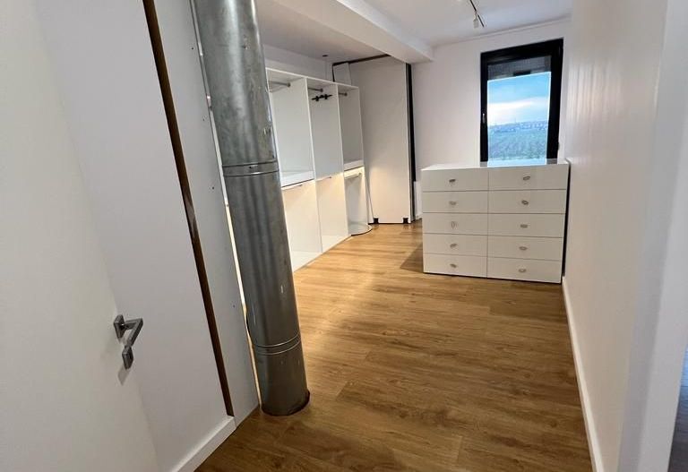 Locuinta moderna spatioasa cu garaj - Poză 16