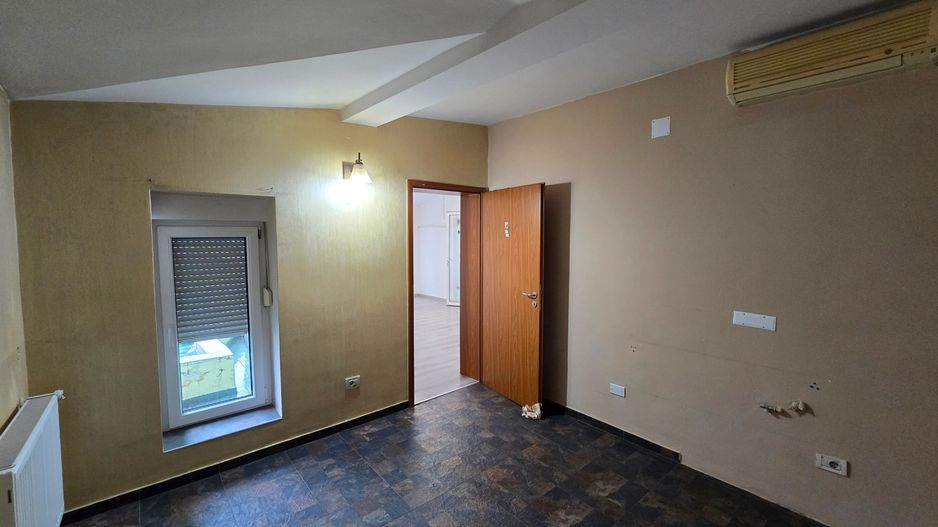 Etaj vila cu 5 camere, Dumbravita, Ideal pentru activitati comerciale - Poză 10