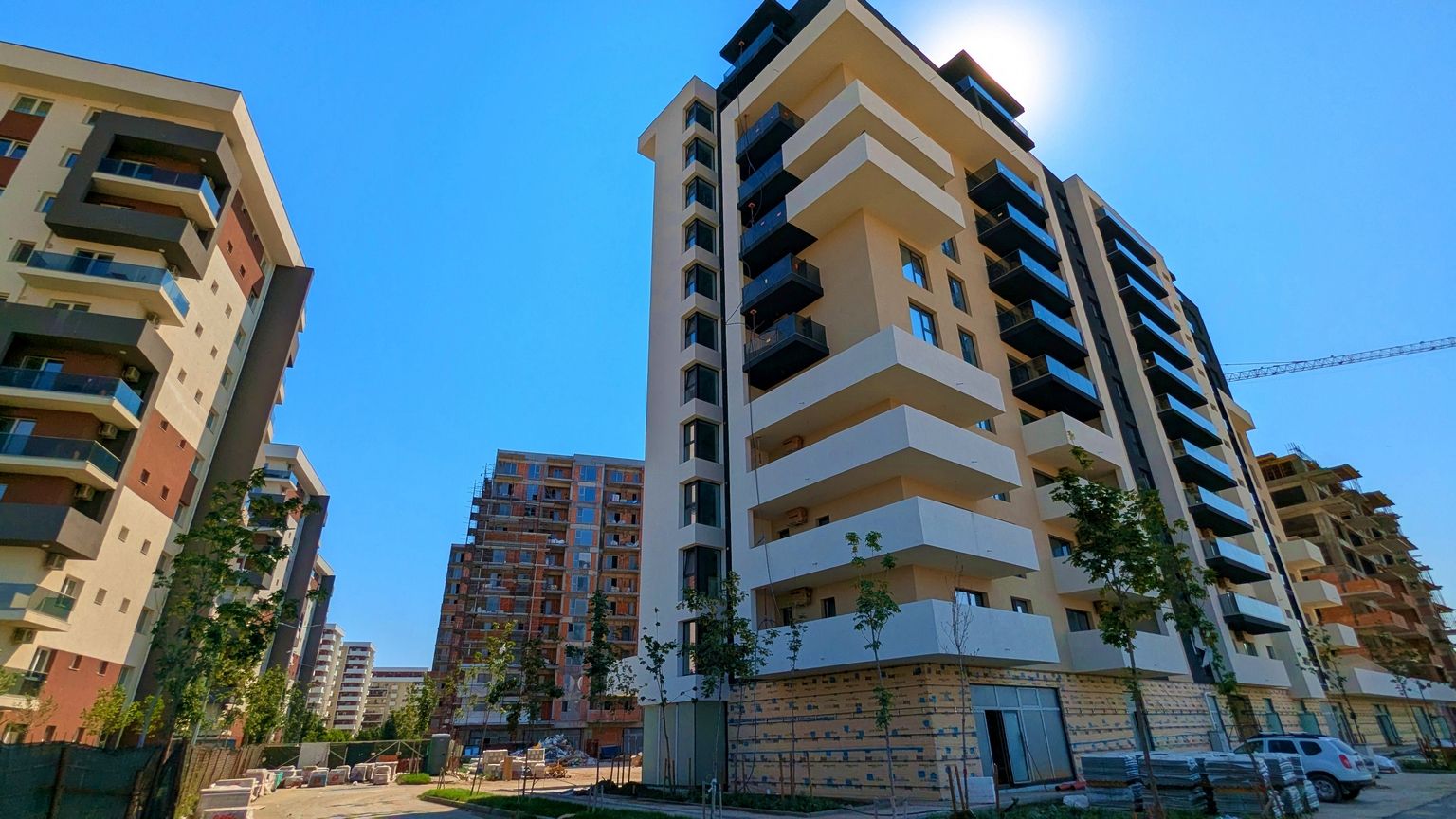 Apartament cu 2 camere, decomandat, finisaje moderne, zona Rond Metro - Poză 1