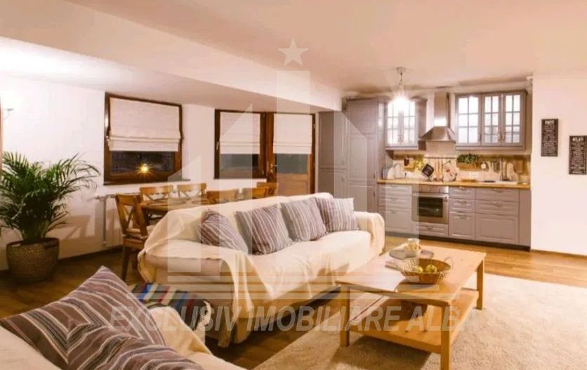 Apartament cu 3 camere de vanzare, Centru - Poză 3