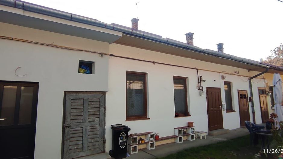 De vanzare! Apartament spatios la curte, zona centrala - Poză 1