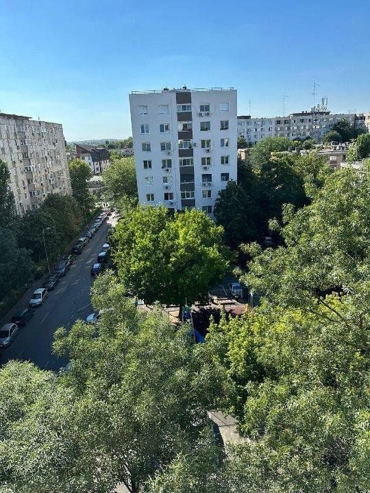 Apt 3cam renovat  69mp, dotat cu  CT, AC , an 1985  etaj 7/8, mobilat - Poză 1