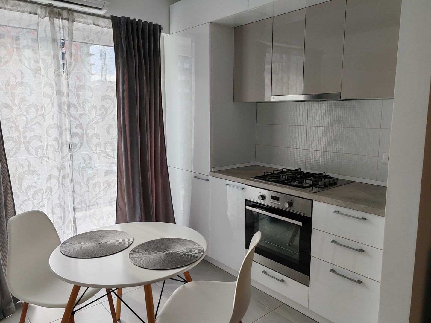 2 camere modern, parcare inclusa, centrala, pet friendly, terasa - Poză 1