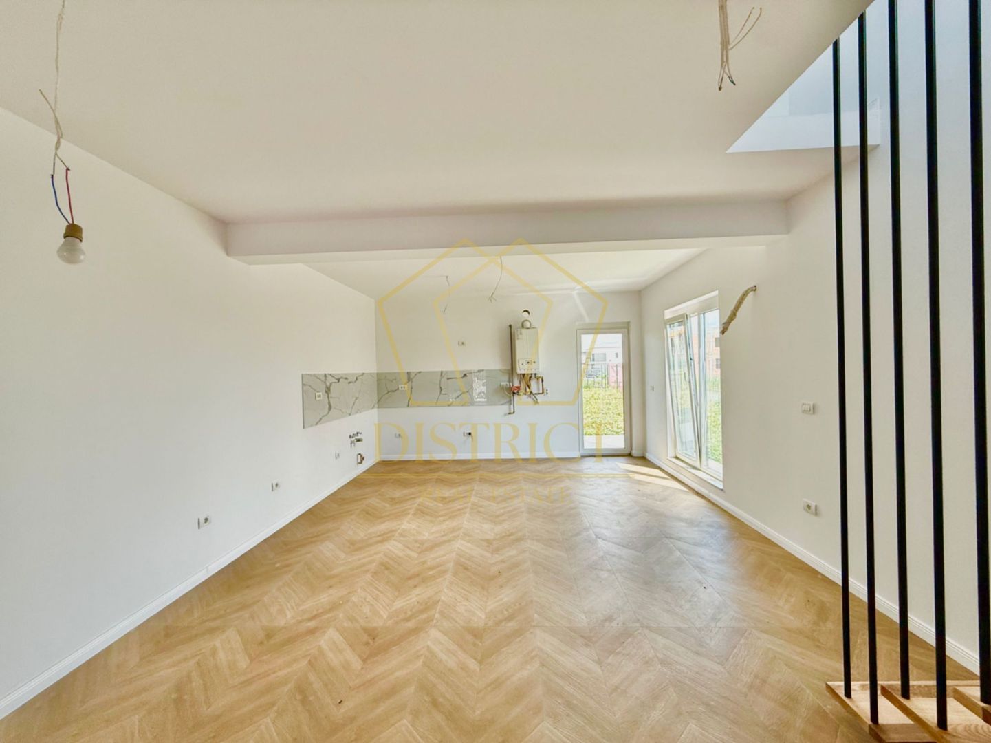 Duplex modern cu 4 camere | Covaci - Poză 2