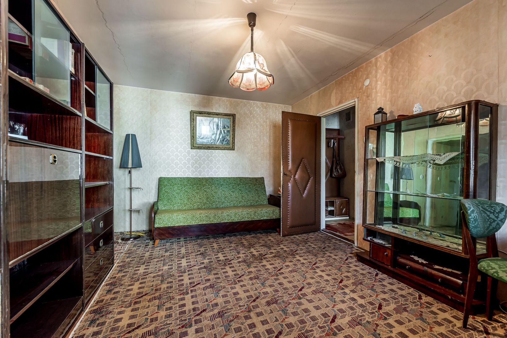 Apartament 2 camere Ultracentral – Bvd Revoluției, Etaj 1 - COMISION 0 - Poză 2