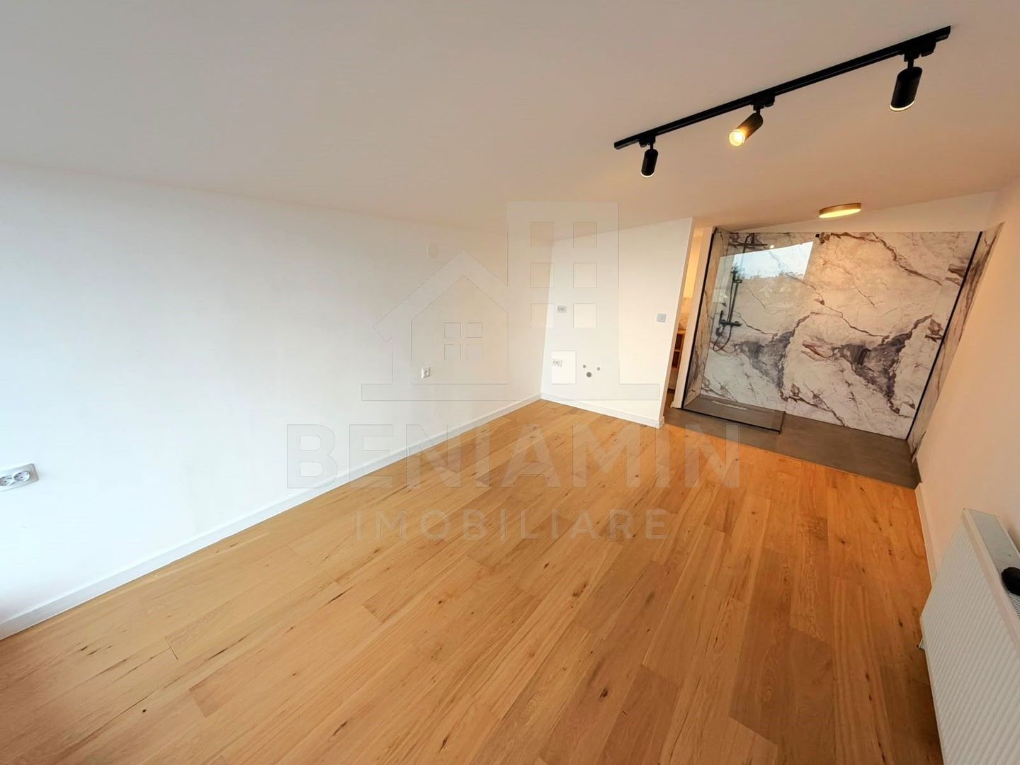Casa renovata complet in Schei - Brasov cu Terasa Panoramica - Poză 6