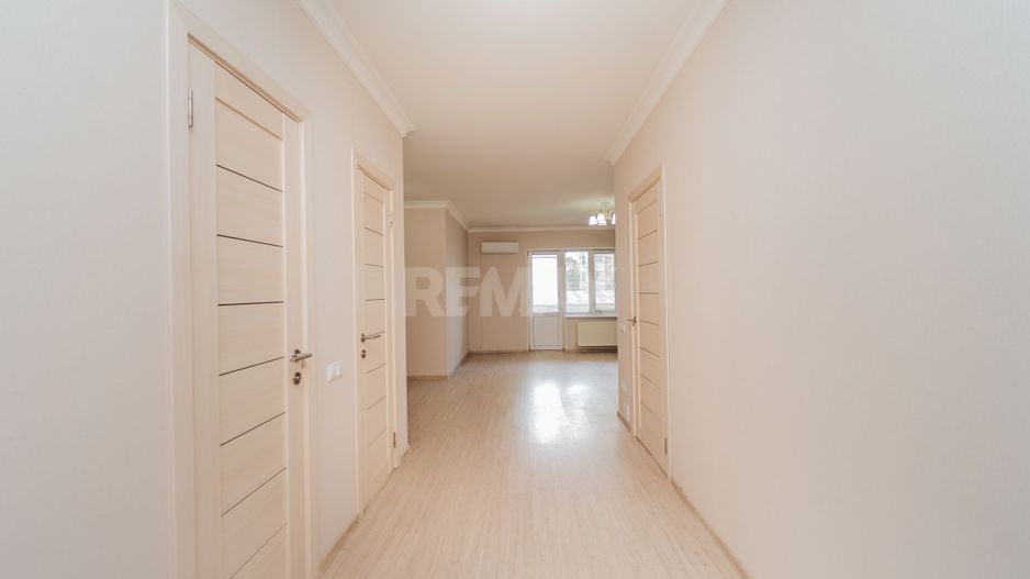 De vinzare Apartament 2 camere si balcon + living cu logie - Poză 7