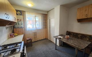 De vanzare apartament 3 camere, etaj intermediar, Cetate - Poză 7