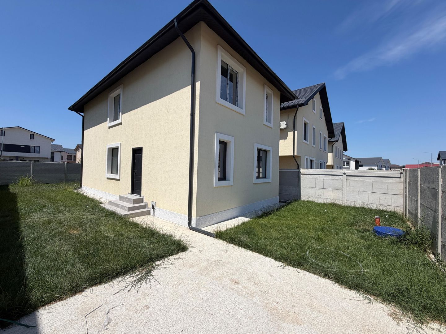 CASA INDIVIDUALA - TOATE UTILITATILE, TEREN 250 MP, COMISION  0% - Poză 1