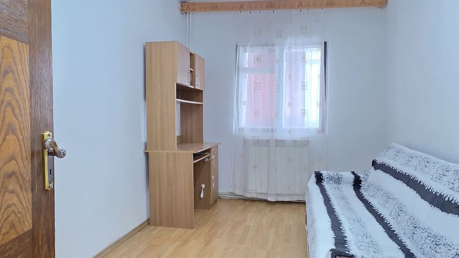 Apartament cu 3 camere, etaj 3, mobilat și utilat, zona GARĂ; - Poză 7
