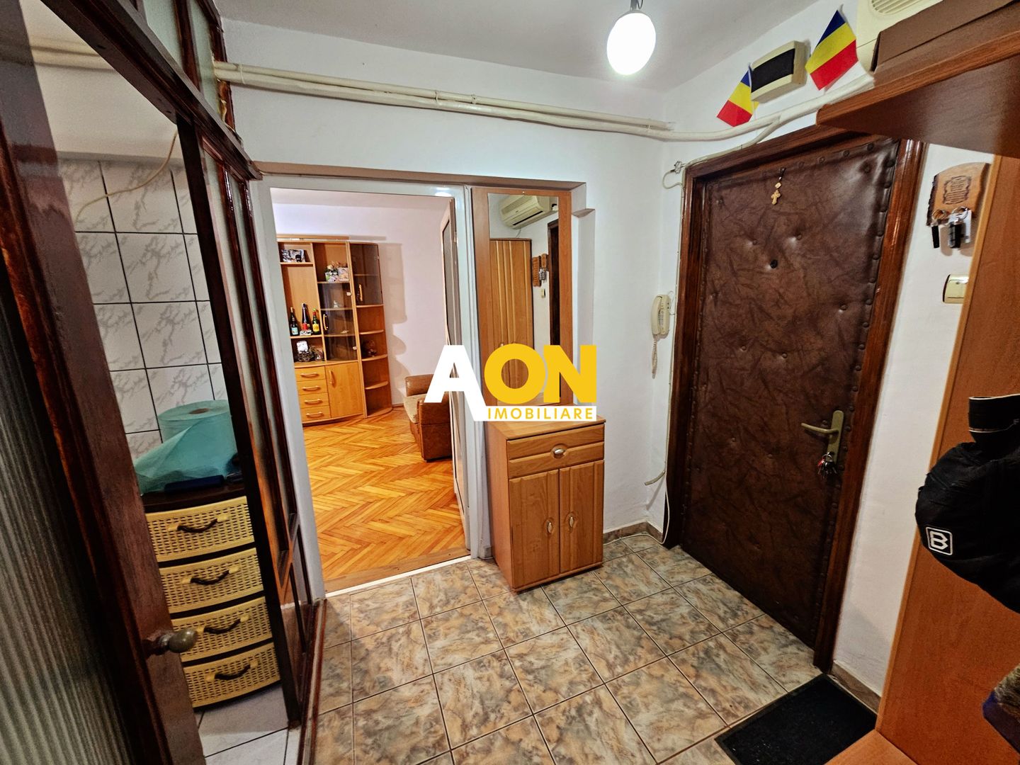 Apartament 2 camere, mobilat, utilat, etaj 3, cu boxa si parcare - Poză 3