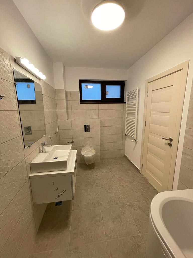 Vilă modernă 6 camere în Băneasa – Henri Coandă, curte proprie, dispon - Poză 12