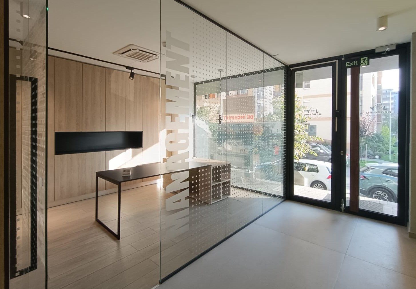 Inchiriem spatiu comercial 202 mp zona Coresi - Poză 11