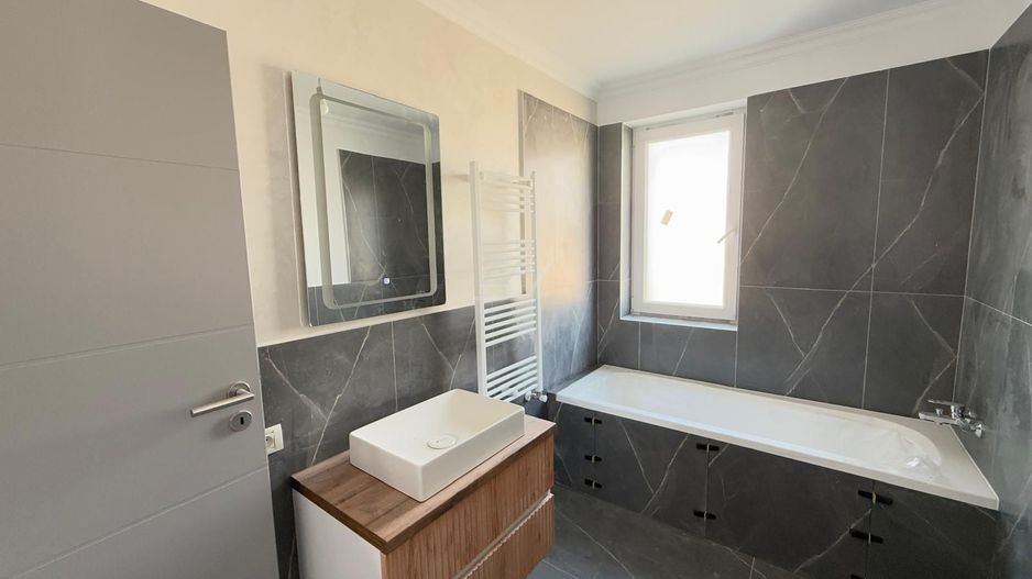 Etaj 1. 3 camere. Decomandat. Loc de parcare. - Poză 6